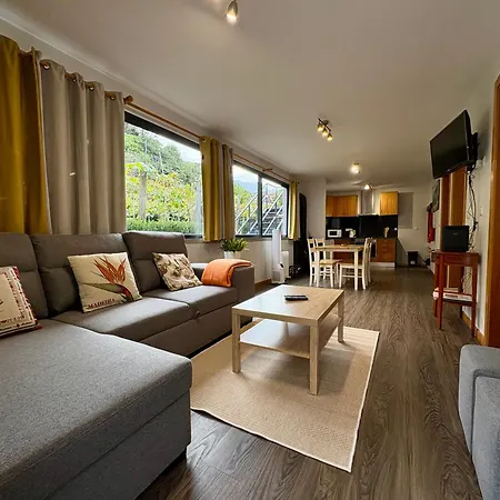 Tatil Evi Marialina, By Op